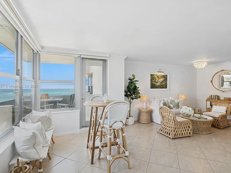 2899 Collins Ave #1025 — Photo 9