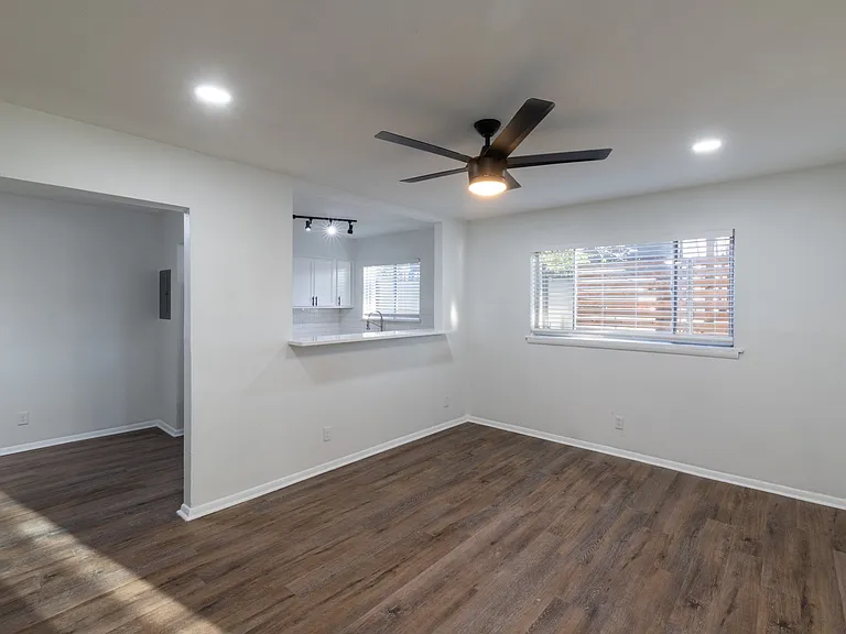 5921 Gaston Ave #M — Photo 10