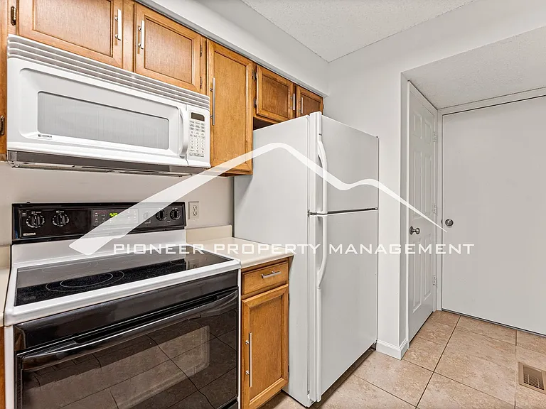 940 S Dahlia St #A — Photo 11