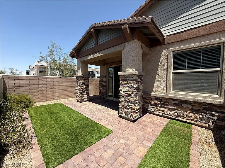 208 Bellini Peak Ave — Photo 10