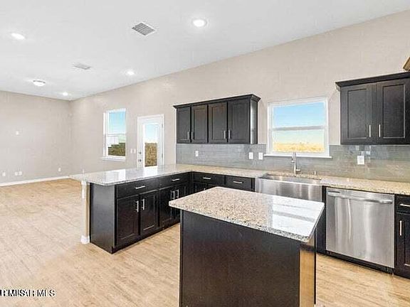 2nd image of 528 La Entrada Cir