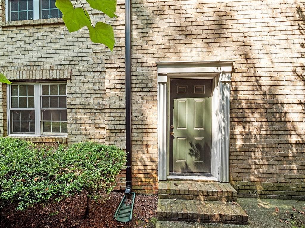 310 Winding River Dr UNIT C, Sandy Springs, GA 30350 | MLS #7683441 | Zillow, image size:1024x768