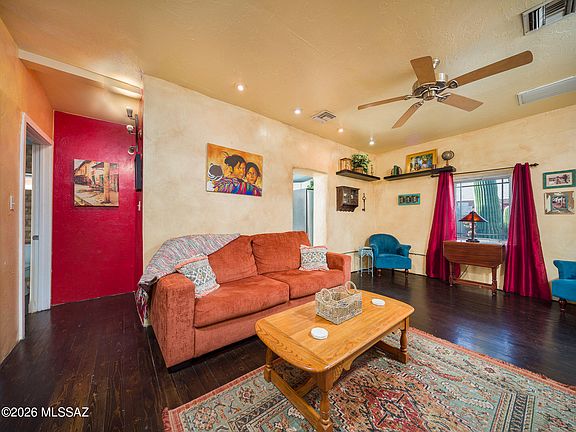 5th image of 713 N 11th Ave