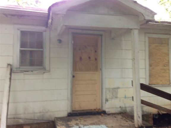 2nd image of 302 W 11th Ave