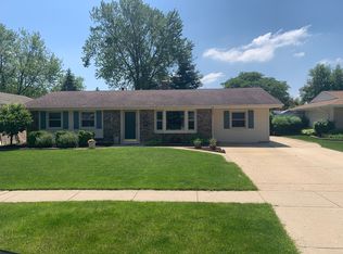 1111 Sharon Ln, Schaumburg, IL 60193