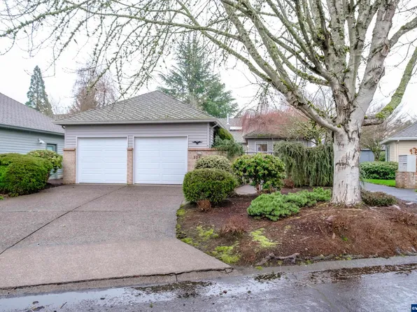 32420 SW Lake Dr, Wilsonville, OR 97070