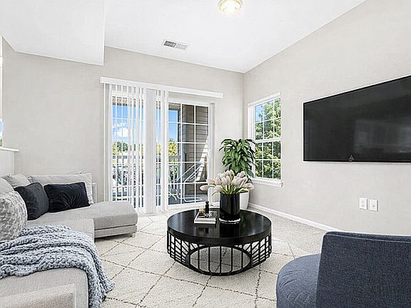 5th image of 14868 Lakeshore Dr #8-105