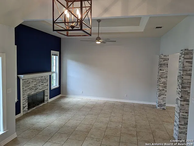 4 bed, 2.5 bath, 2826 sqft, $2,400 — Photo 3