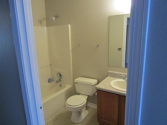 5th image of 424 Oak Knoll Ln