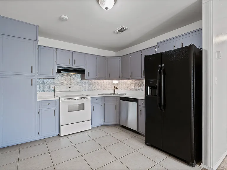 1301 Redwood Ln #A — Photo 2