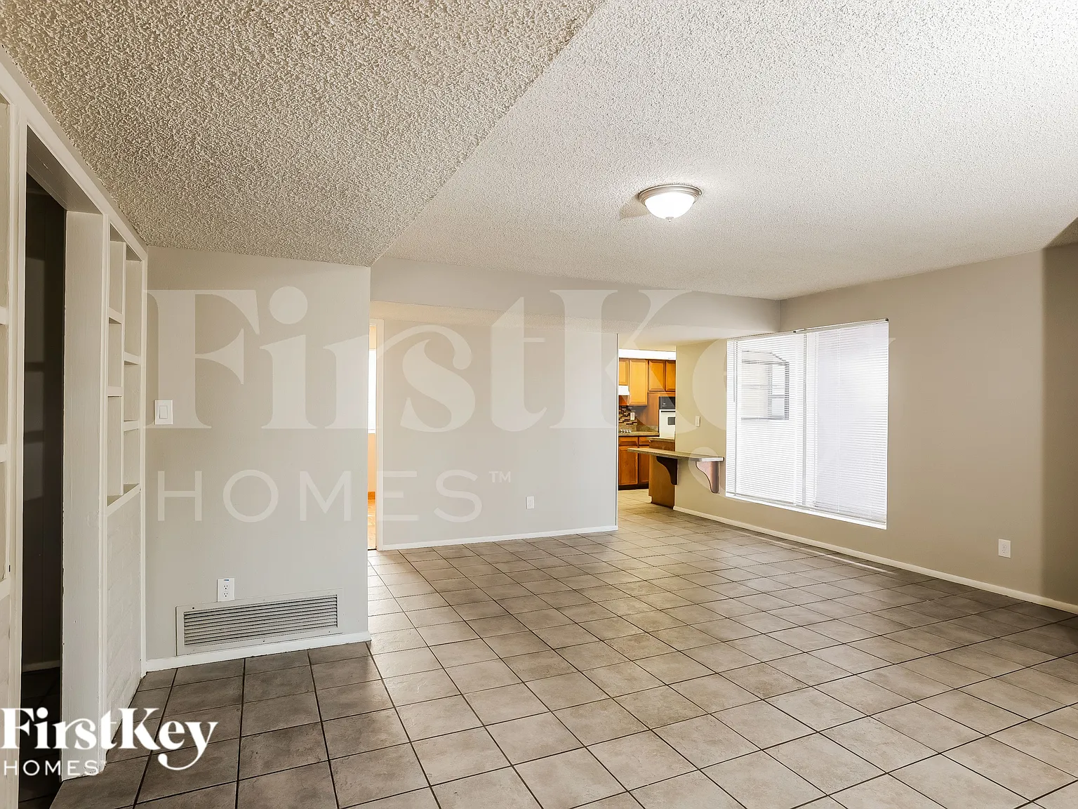 3 bed, 2.0 bath, 1817 sqft, $2,125 — Photo 3