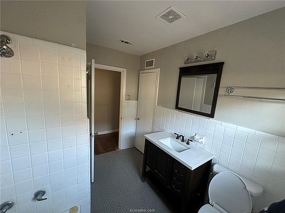 5th image of 407 Victoria St