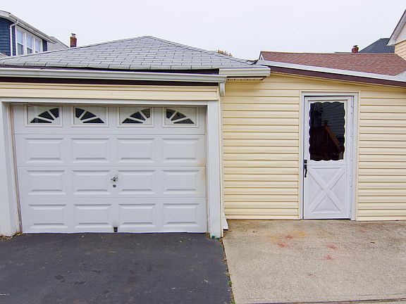 3rd image of 190 Decker Ave
