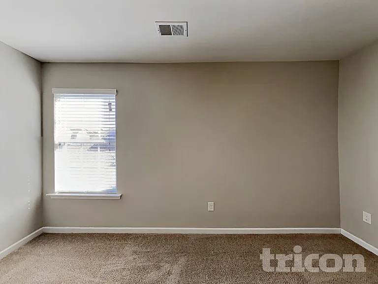 429 Victory Ln — Photo 16
