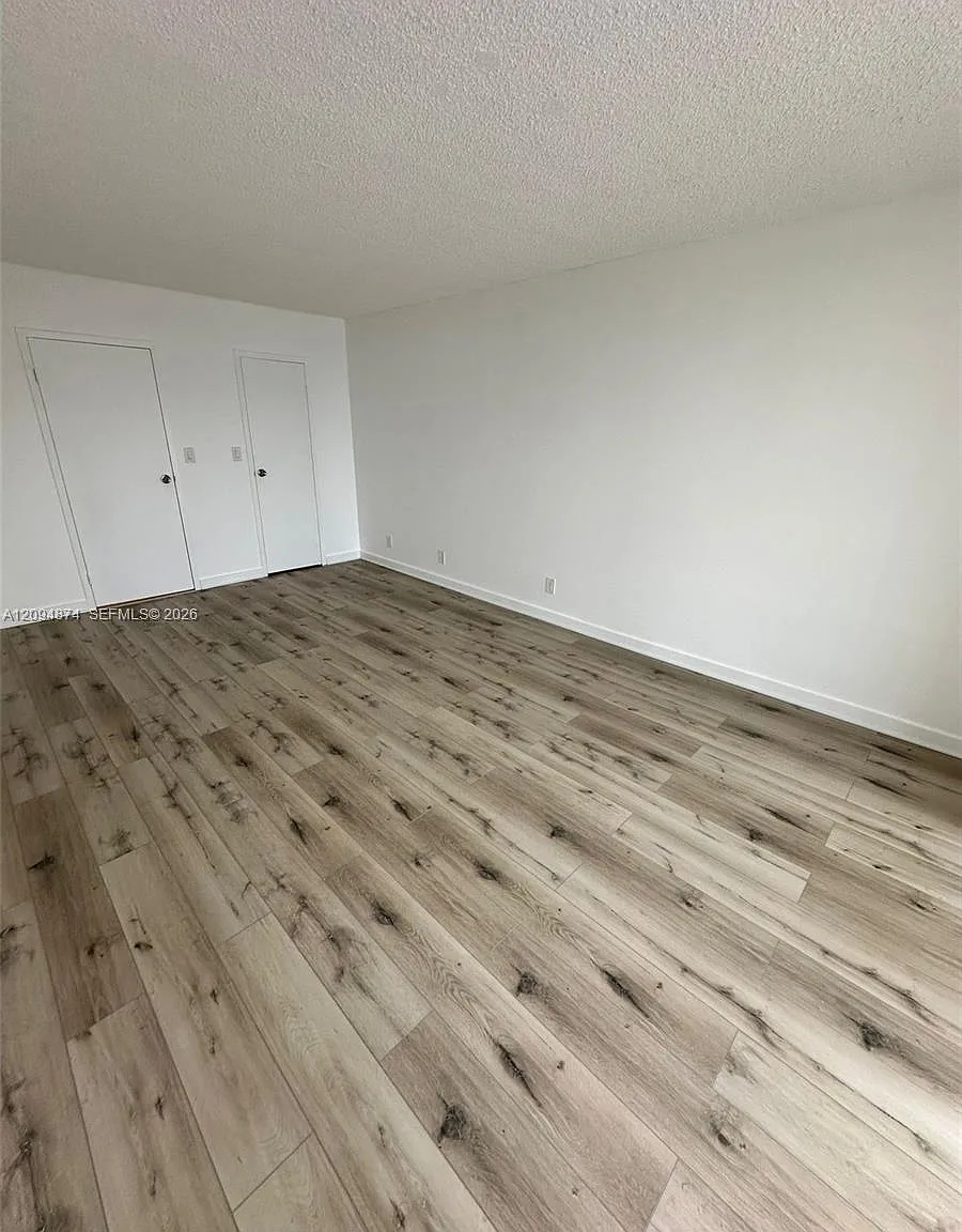 Desoto Park Condo — Photo 4