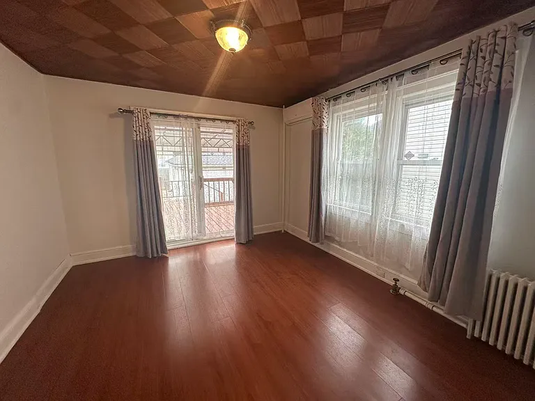 29 Holland Ave — Photo 3