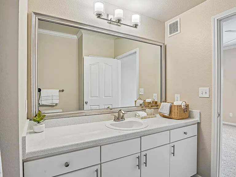 Skyview West Apartments — Photo 9