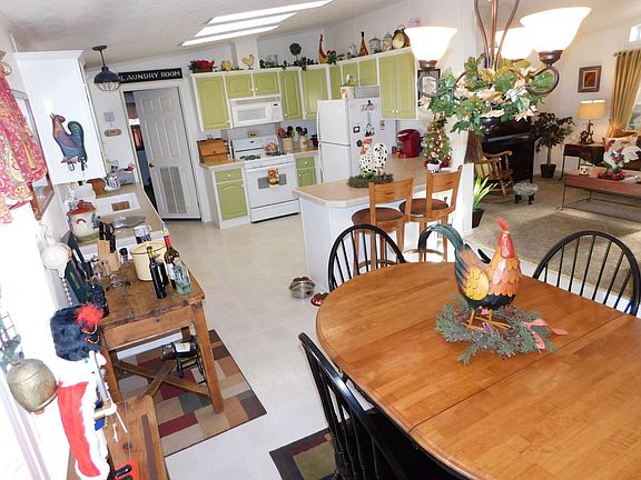4th image of 9589 Fairview Dr