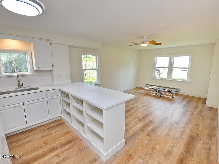 704 Mount Pl — Photo 8