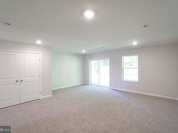 5th image of 148 Bell Ct