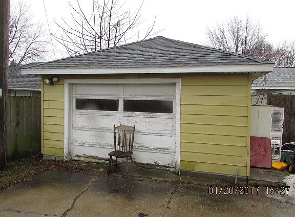 2nd image of 903 W John St
