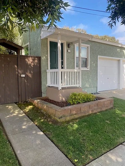 1 bed, 450 sqft, $2,400 — Photo 2