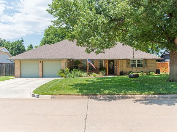 3025 Carlton Way, The Village, OK 73120