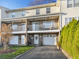 131 Echo Pl, Elmwood Park, NJ 07407
