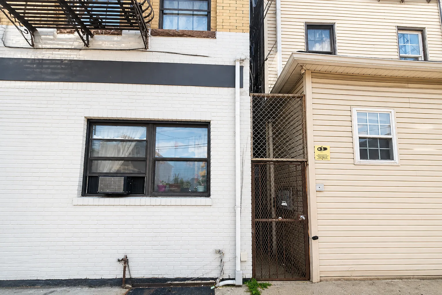 2 bed, $1,895 — Photo 1