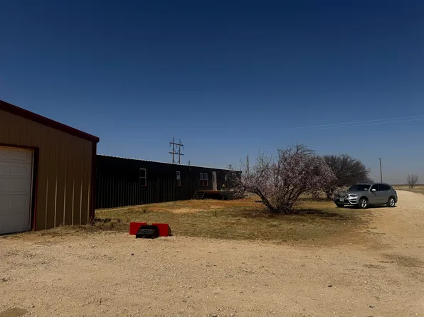 1128 Alaska Rd, Levelland, TX 79336