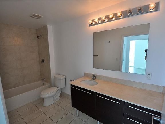 4th image of 1900 N Bayshore Dr #3609-1