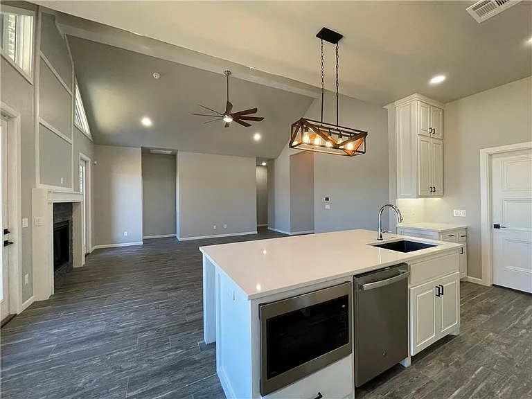 15809 Capri Ln — Photo 14