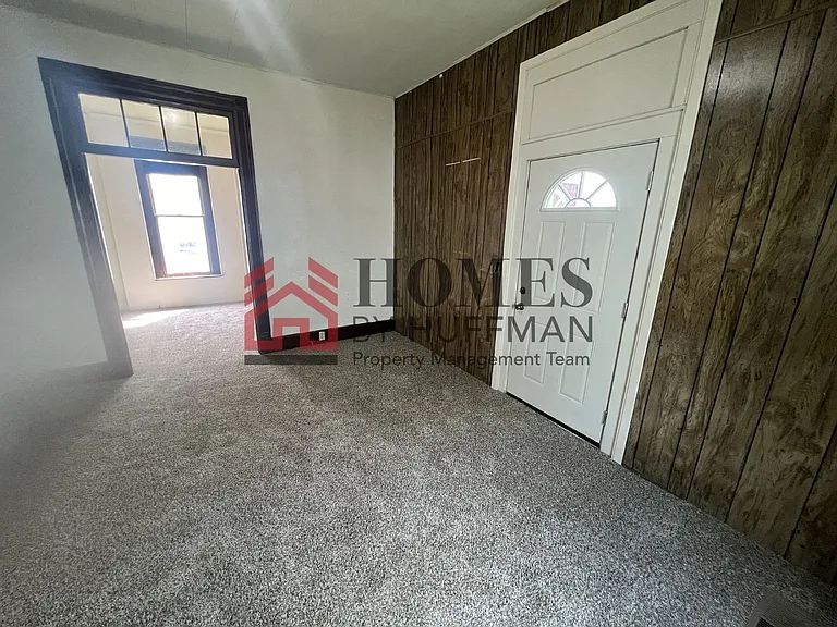 818 South Barker Avenue — Photo 4