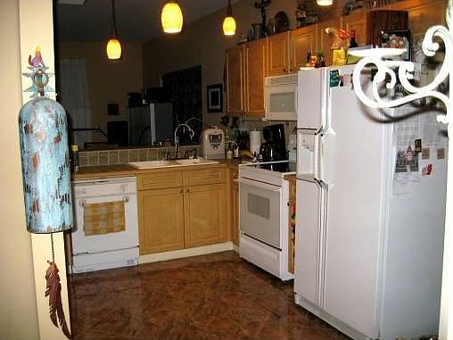2nd image of 706 NE 2nd St APT 6