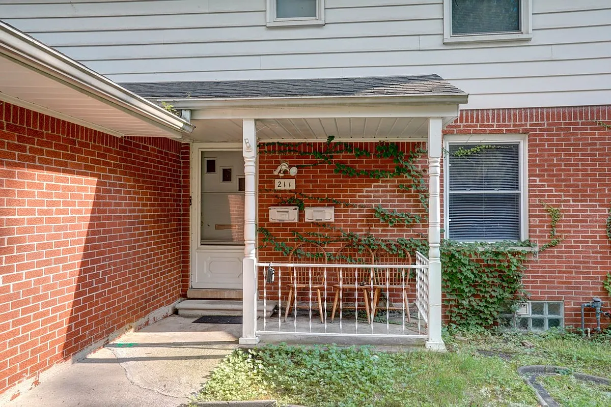 Building Photo - 211 Woodsboro Dr