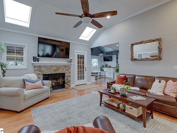 4th image of 5 Quail Meadow Ln