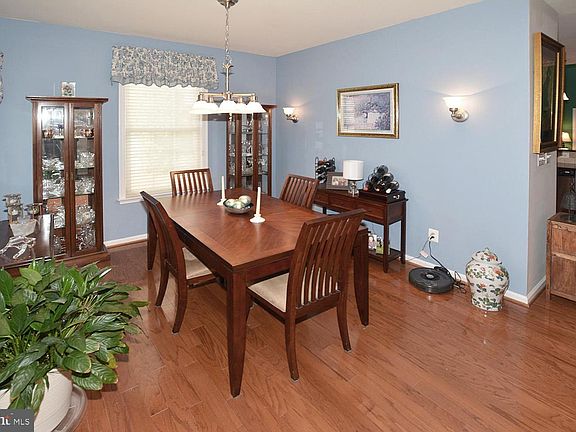 4th image of 20556 Rosewood Manor Sq