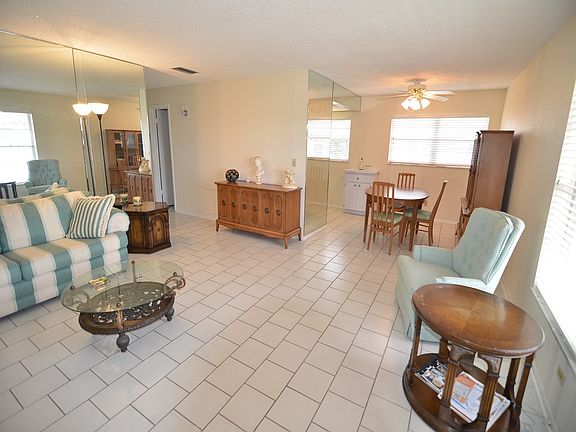 2nd image of 30 Pine Arbor Ln