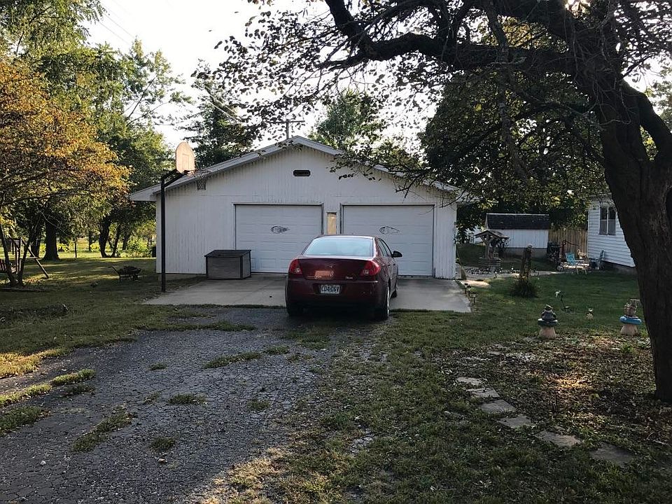 2nd image of 119 W 4th St