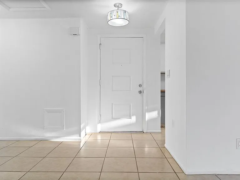 3327 Garfield Dr — Photo 10