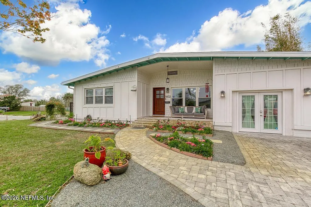 4 bed, 2.5 bath, 3137 sqft, $6,250 — Photo 2