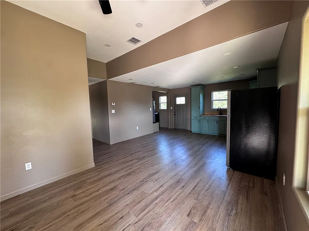 3246 Meadow Ln — Photo 2