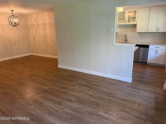 4th image of 395 Brookview Court