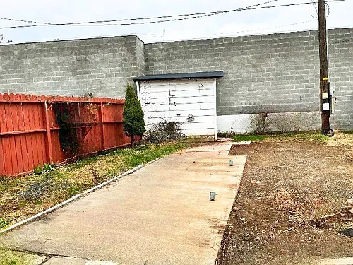 2716 Melrose St Photo 1