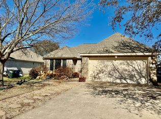1504 Parkwood Dr, Leander, TX 78641