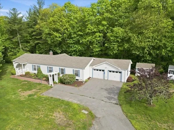 7808 Island Dr, Middleboro, MA 02346