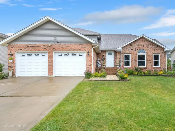 27W340 Victoria Ln, Winfield, IL 60190