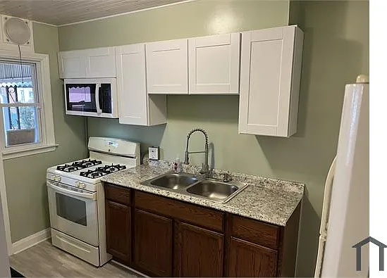3 bed, 1030 sqft, $1,850 — Photo 2