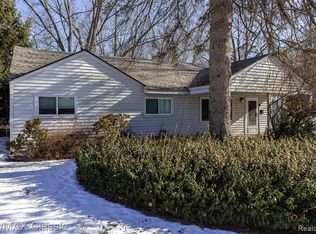 3041 Fox Blvd, Commerce Township, MI 48382