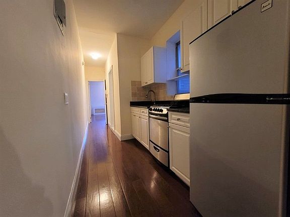 2nd image of 449 W 43rd St APT 4B